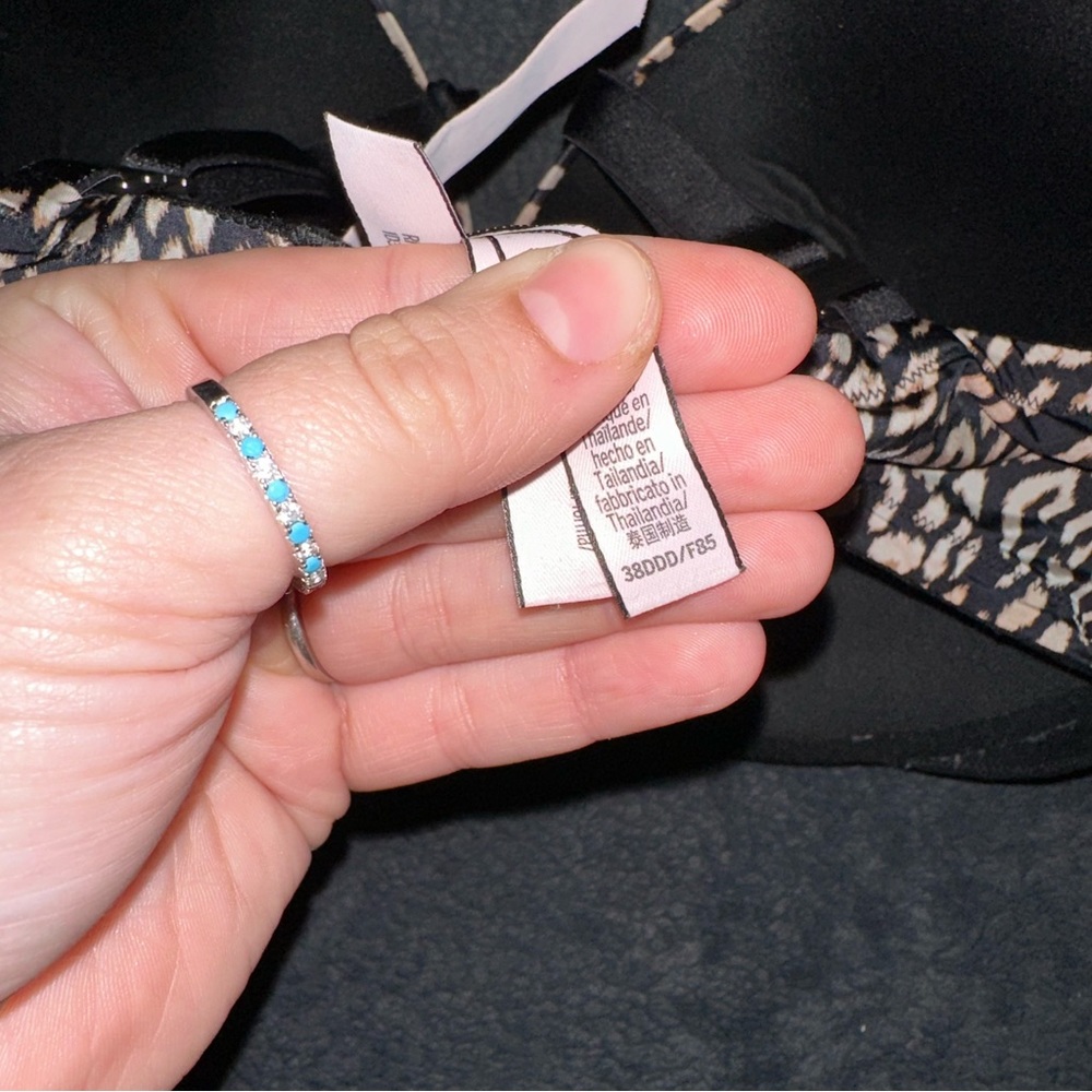 VS Bra - Picture 3 of 3